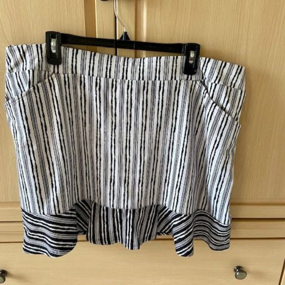 2 piece black and white skort set